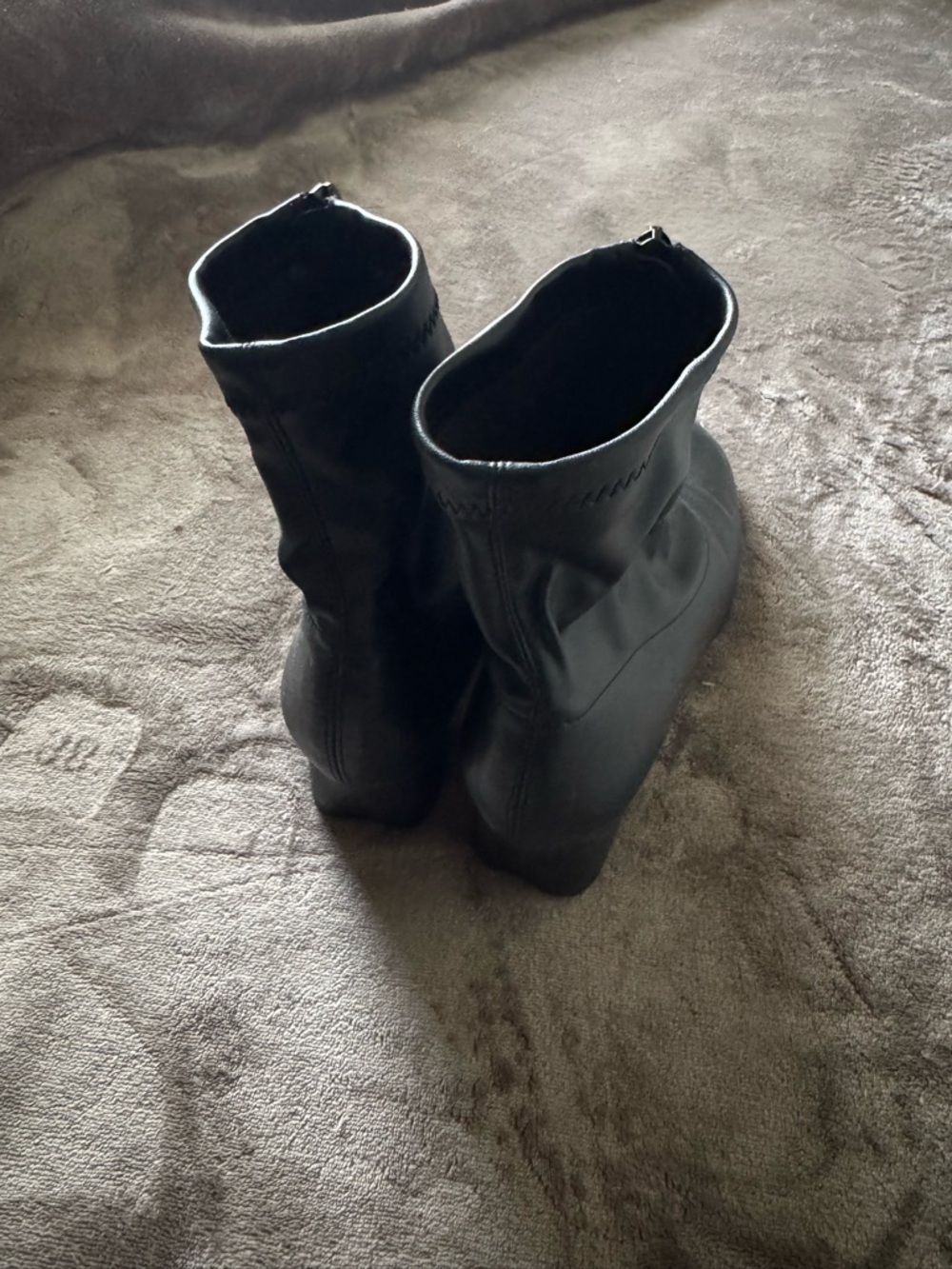 Camper Black Front-Center Zip Heeled Ankle Boots - Picture 3 of 5